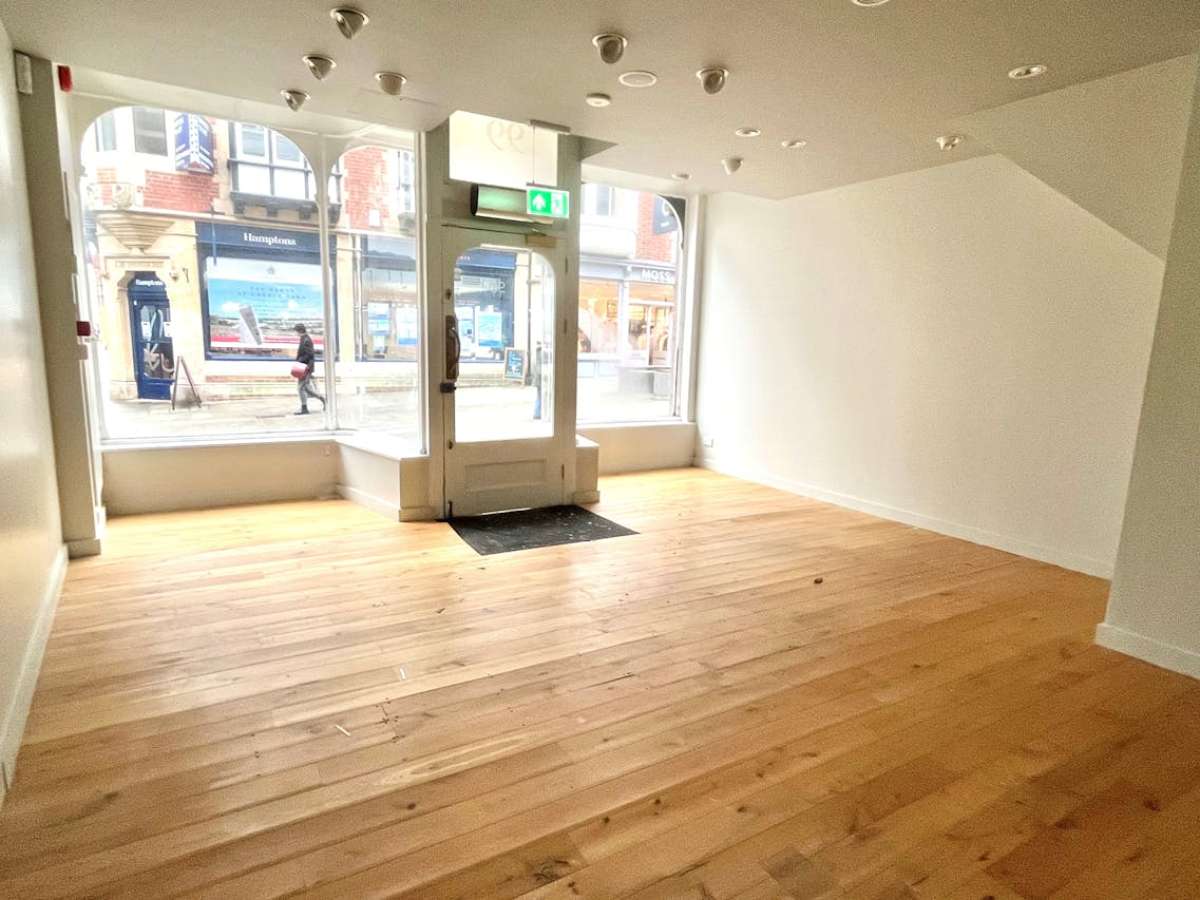 Retail/Shop in Winchester - photo 2