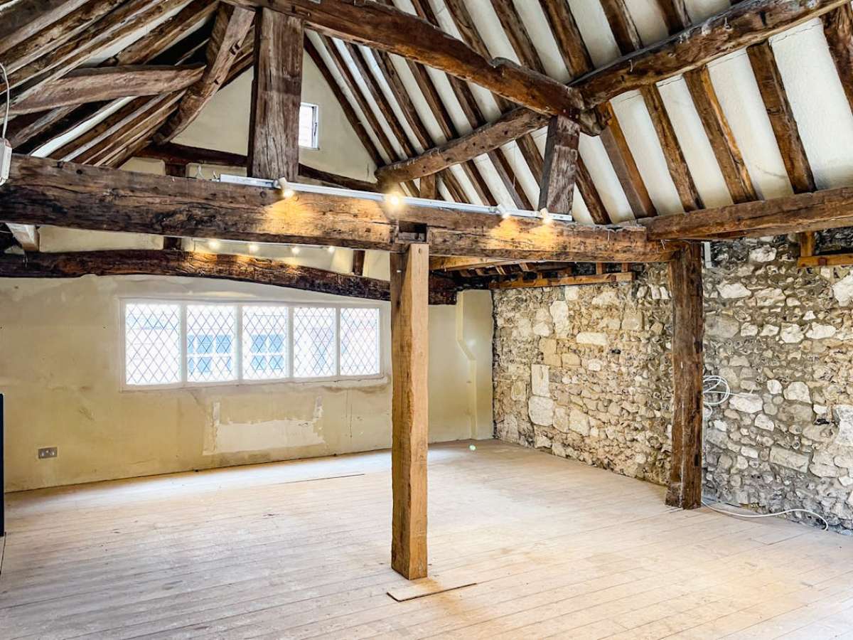 Retail/Shop in Winchester - photo 2