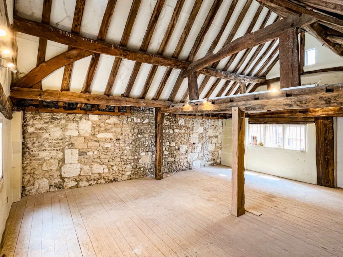 Retail/Shop in Winchester - photo 3