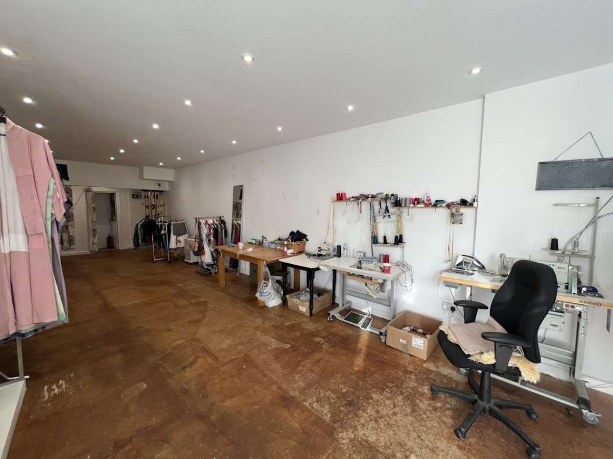 Retail/Shop in Bournemouth - photo 3