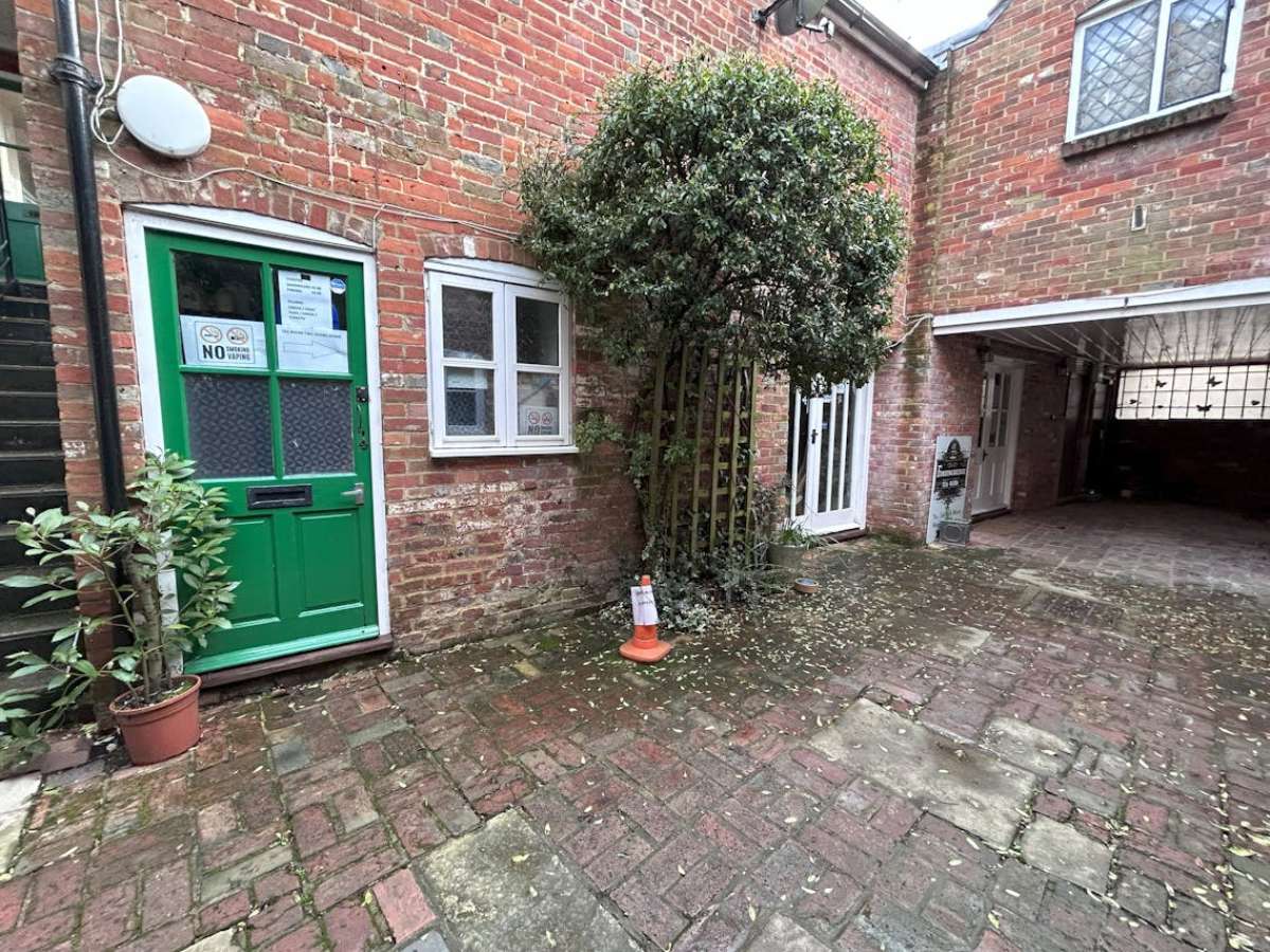 Retail/Shop in Fordingbridge - photo 3