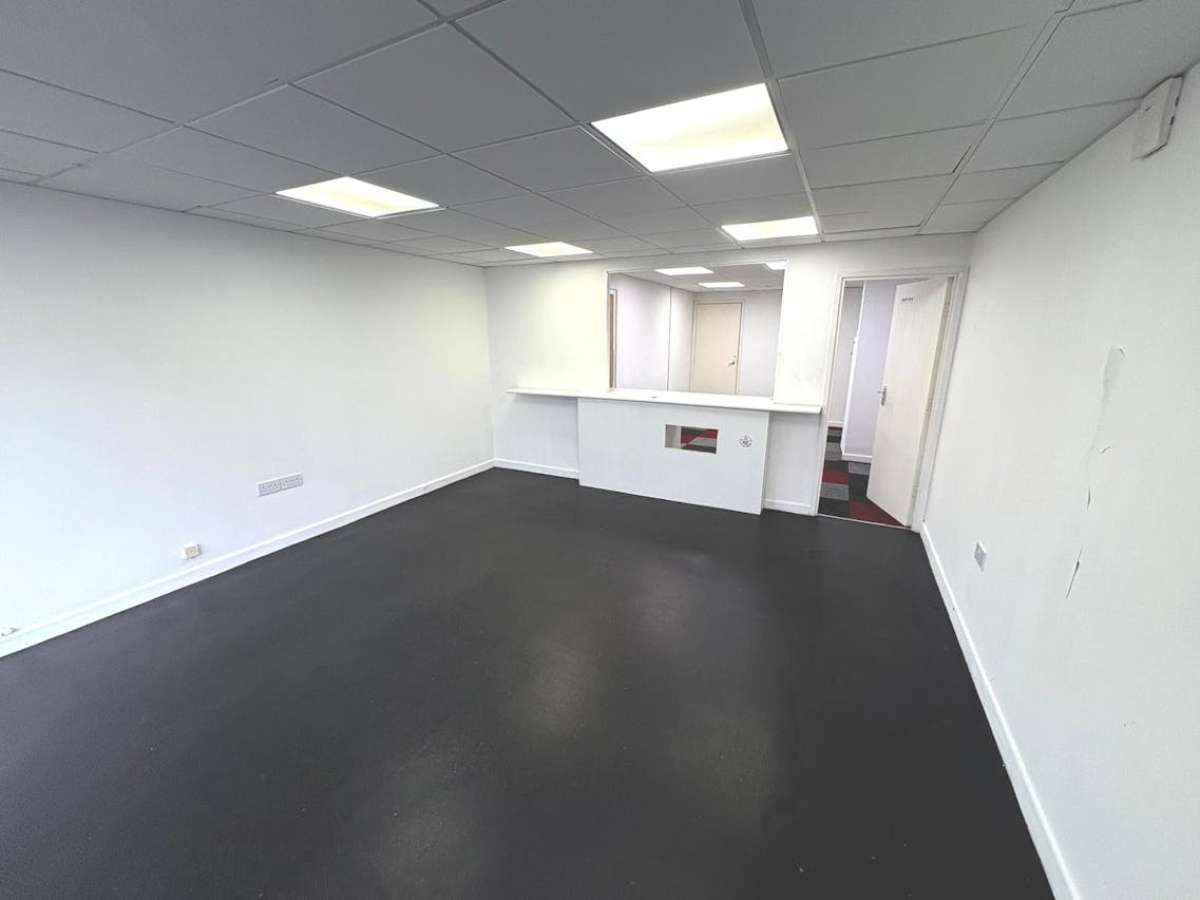 Retail/Shop in Bournemouth - photo 3