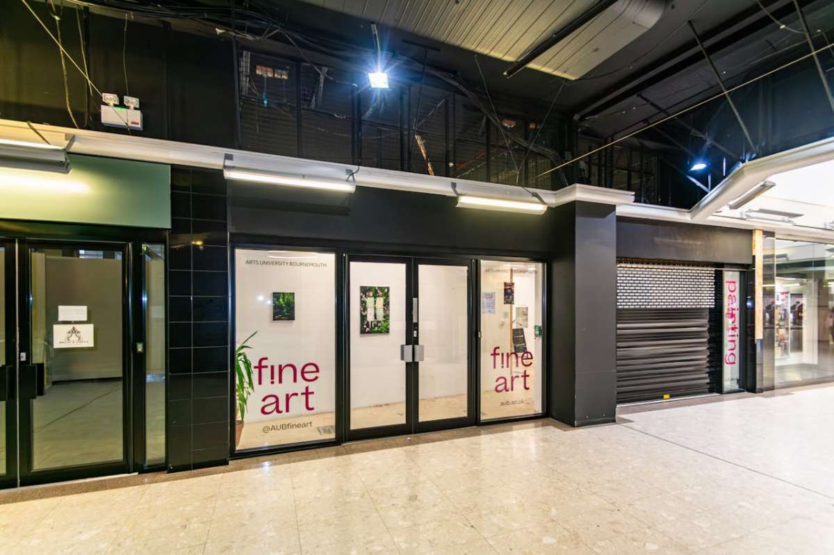 Retail/Shop in Bournemouth - photo 3