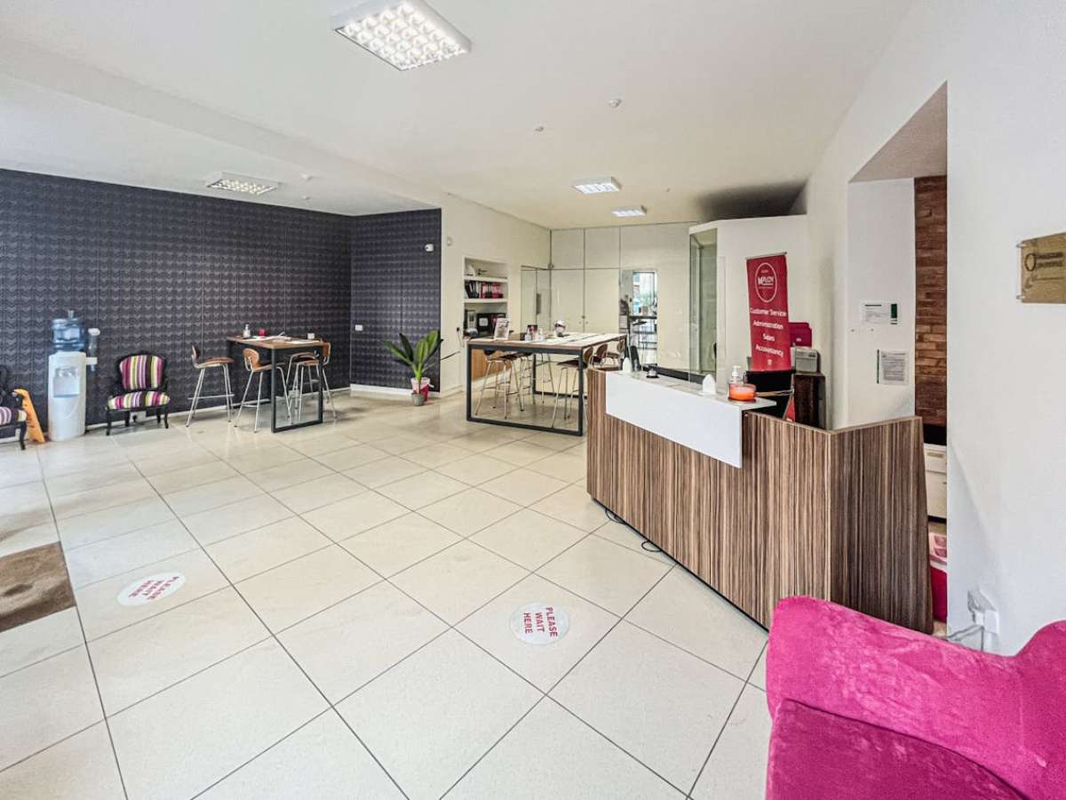 Retail/Shop in Bournemouth - photo 2