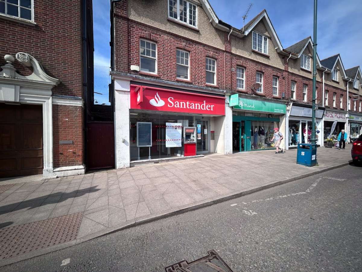 Retail in New Milton