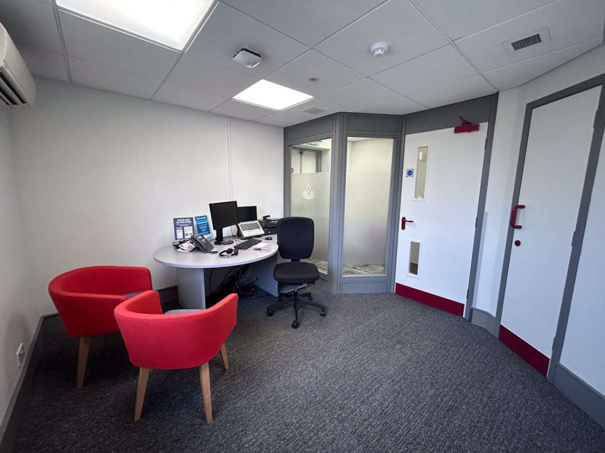 Retail/Shop in New Milton - photo 3