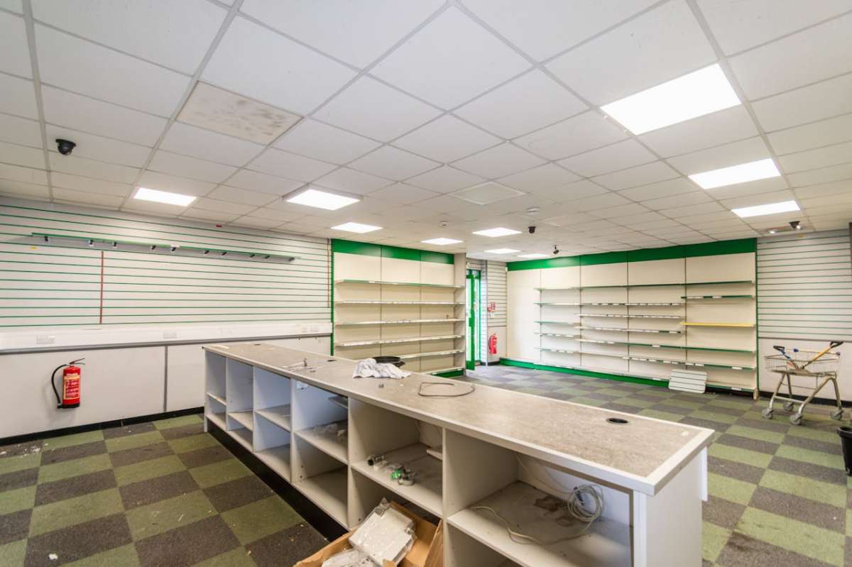 Retail/Shop in Bournemouth - photo 2