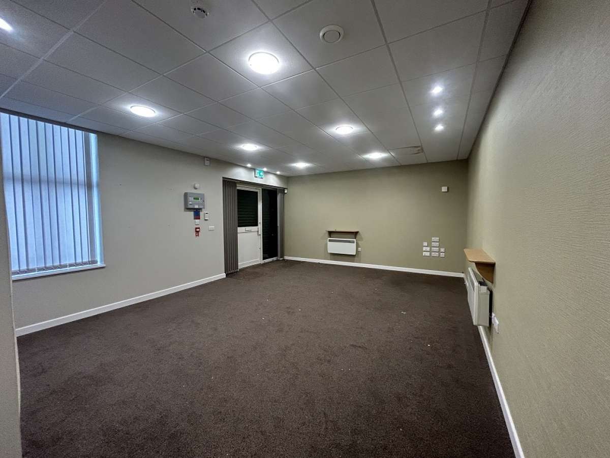 Retail/Shop in Milton Keynes - photo 4