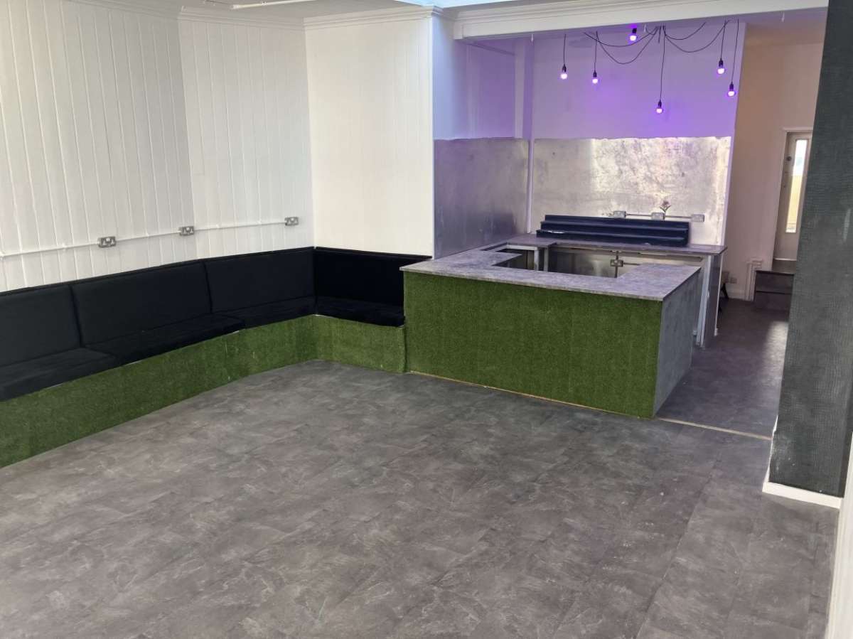 Retail/Shop in Plymouth - photo 2