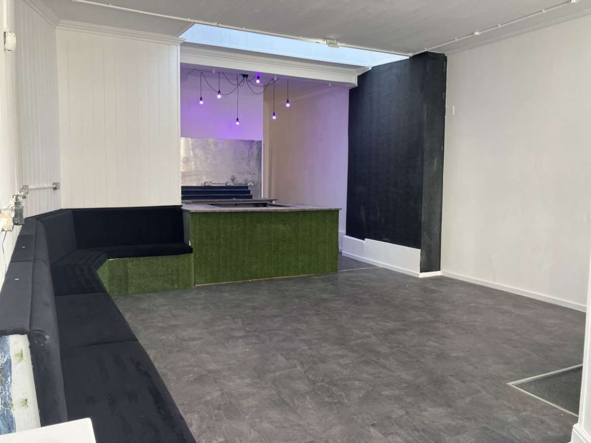 Retail/Shop in Plymouth - photo 3