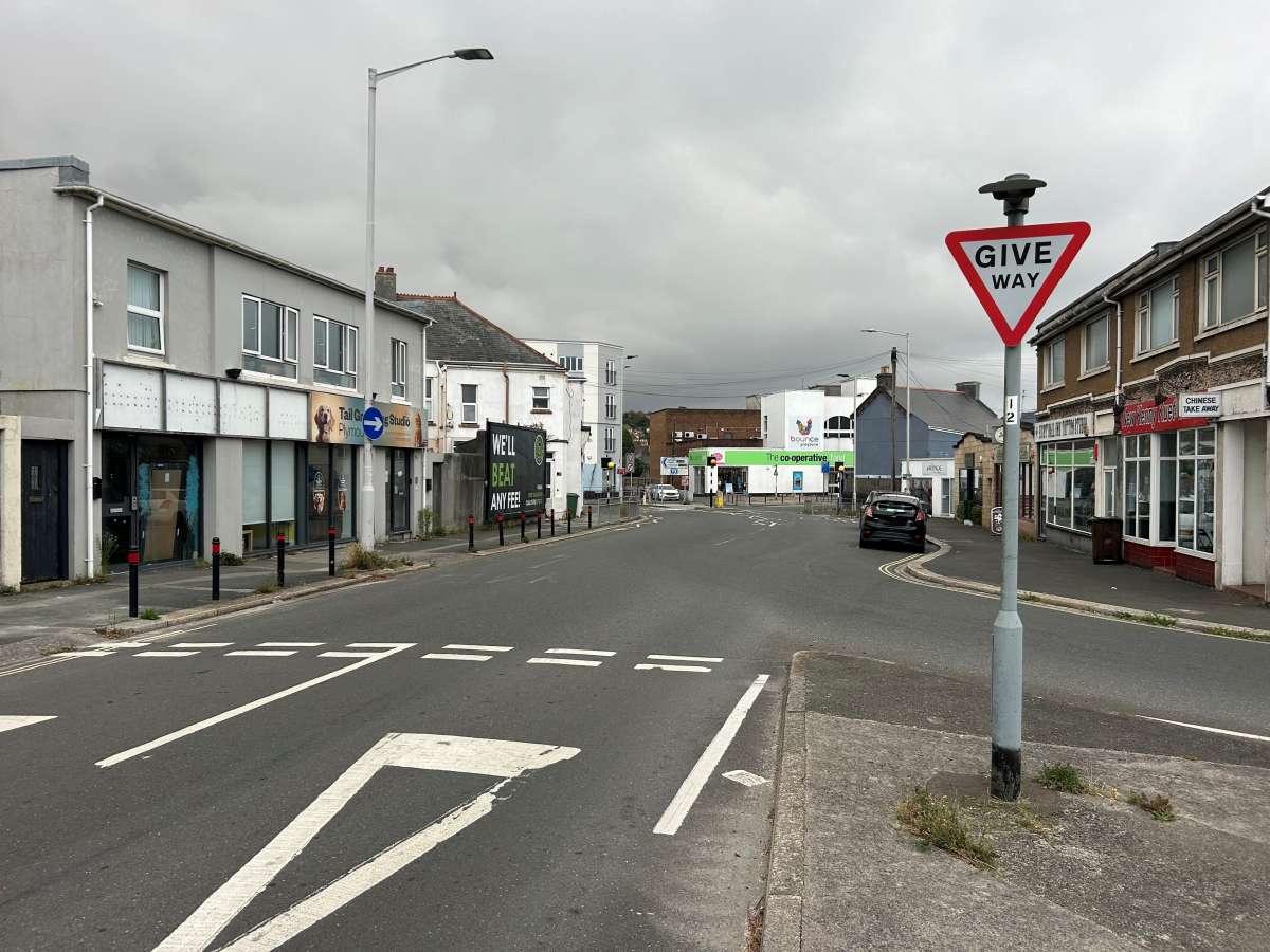 Retail/Shop in Plymouth - photo 2