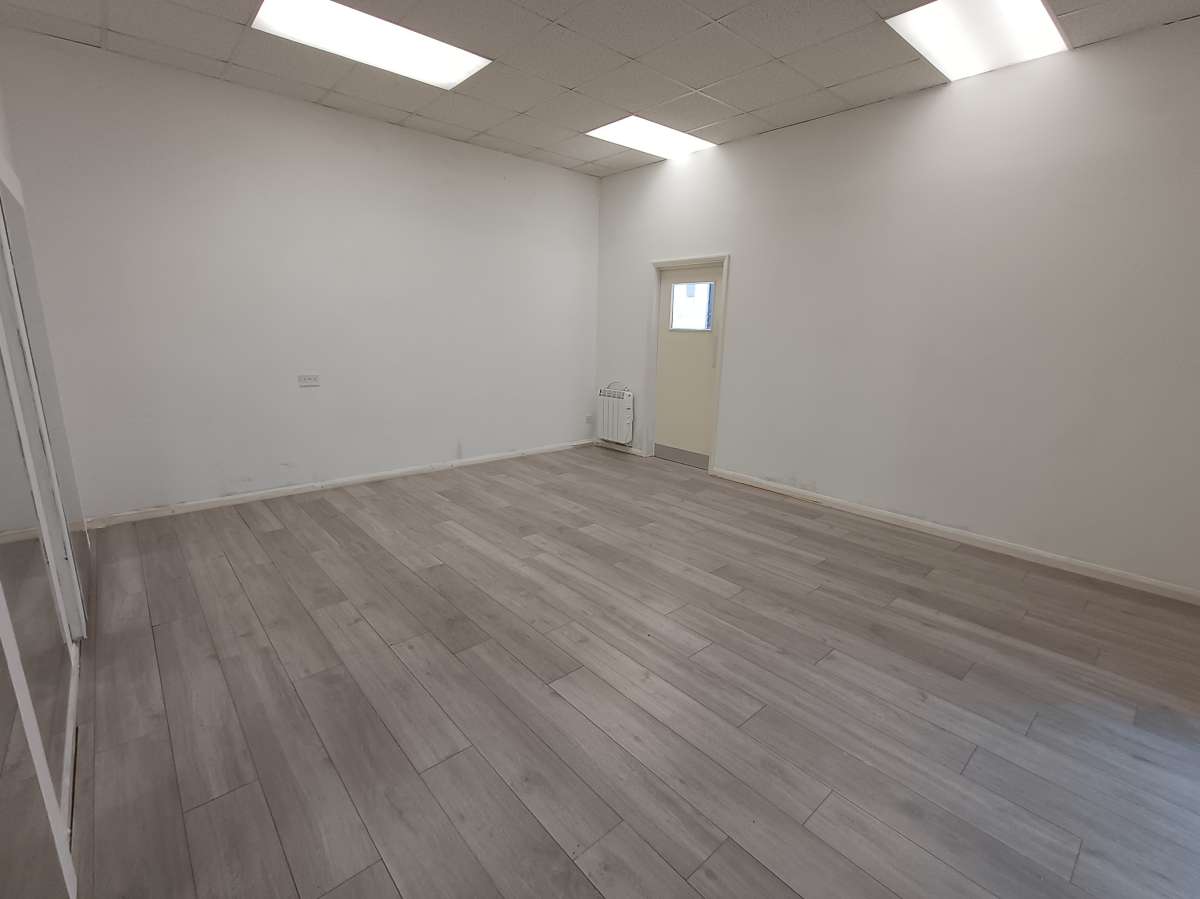 Retail/Shop in Truro - photo 4