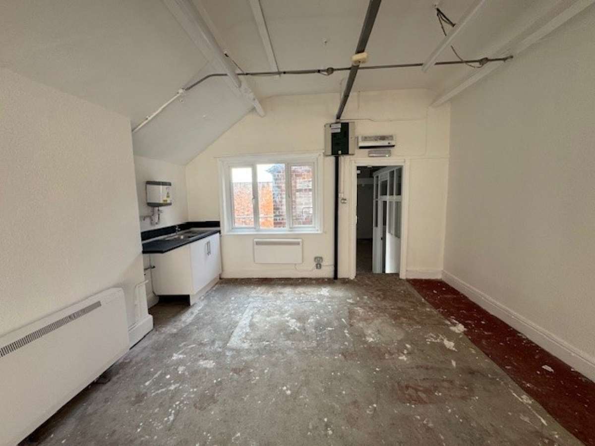 Retail/Shop in Burton On Trent - photo 3