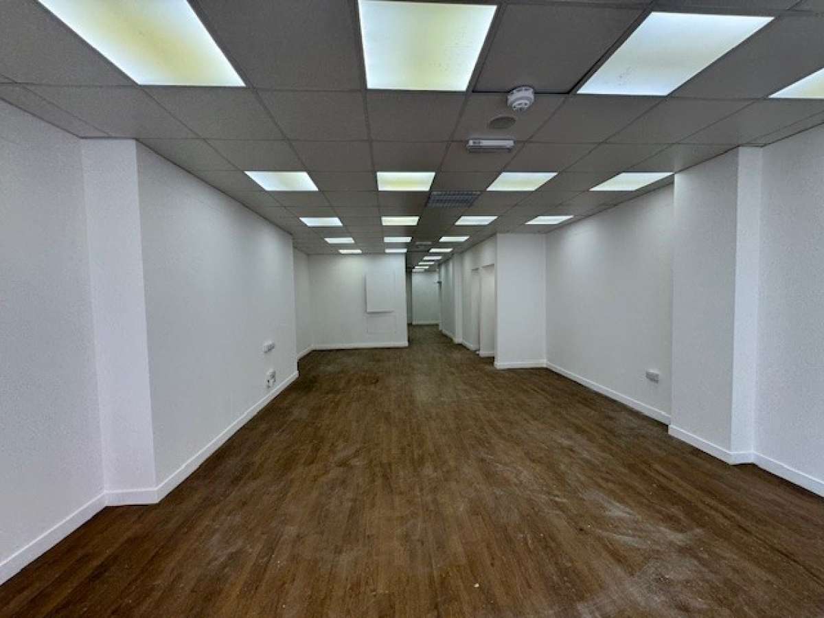 Retail/Shop in Burton On Trent - photo 4