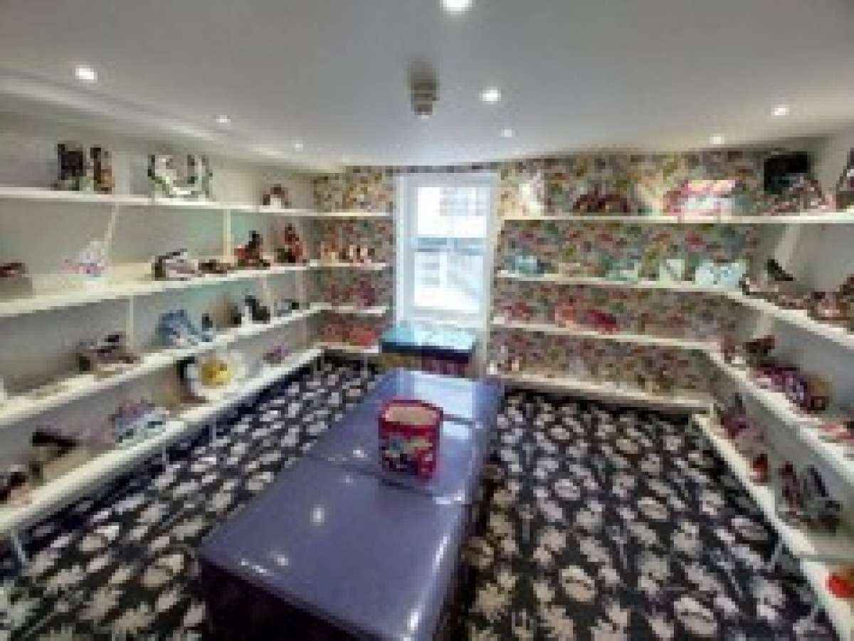 Retail/Shop in Brighton - photo 4