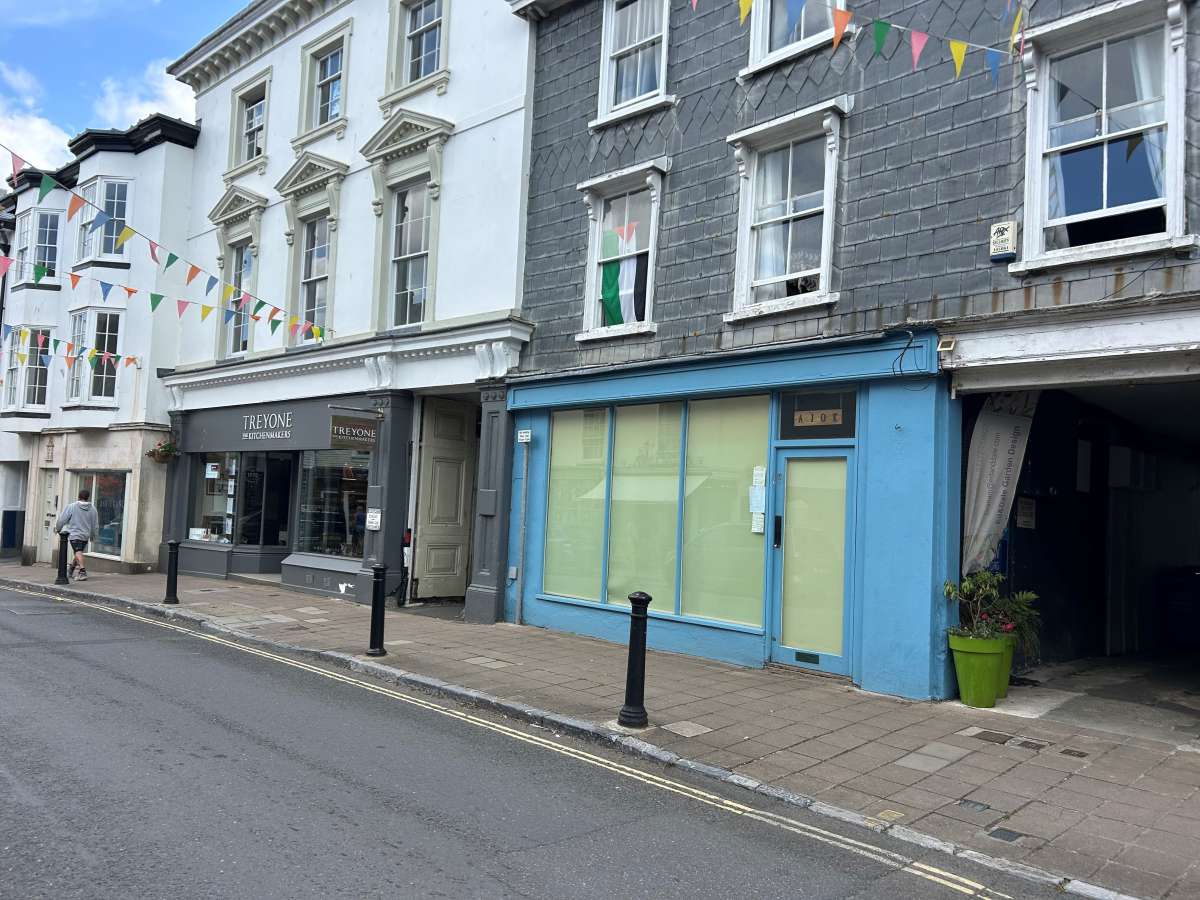Retail/Shop in Kingsbridge - photo 2