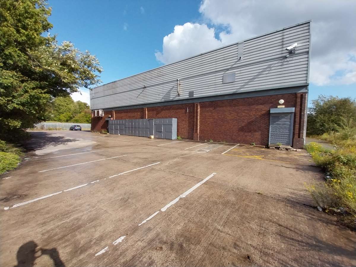 Retail/Shop in Bradford - photo 4