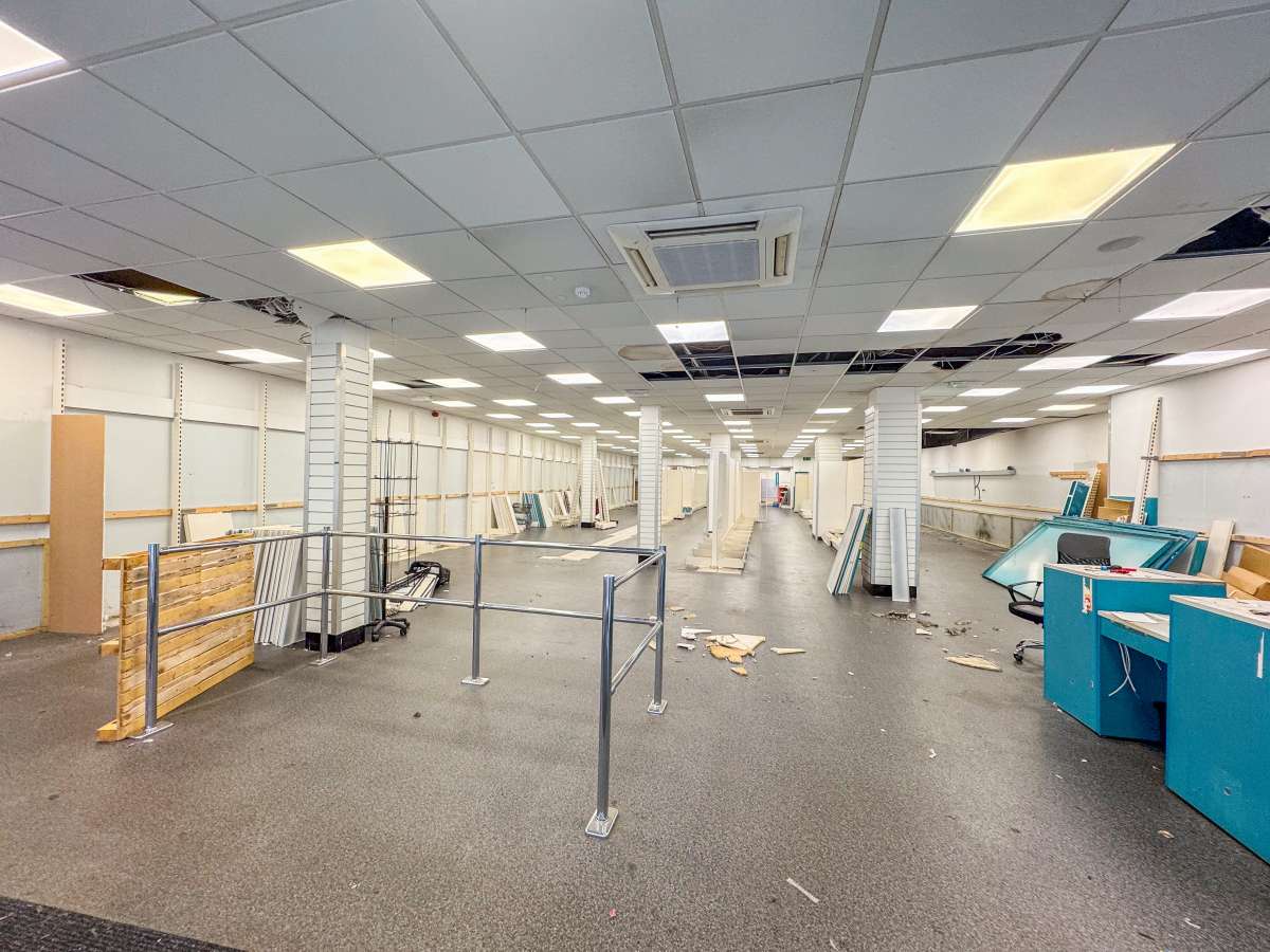 Retail/Shop in Falmouth - photo 2