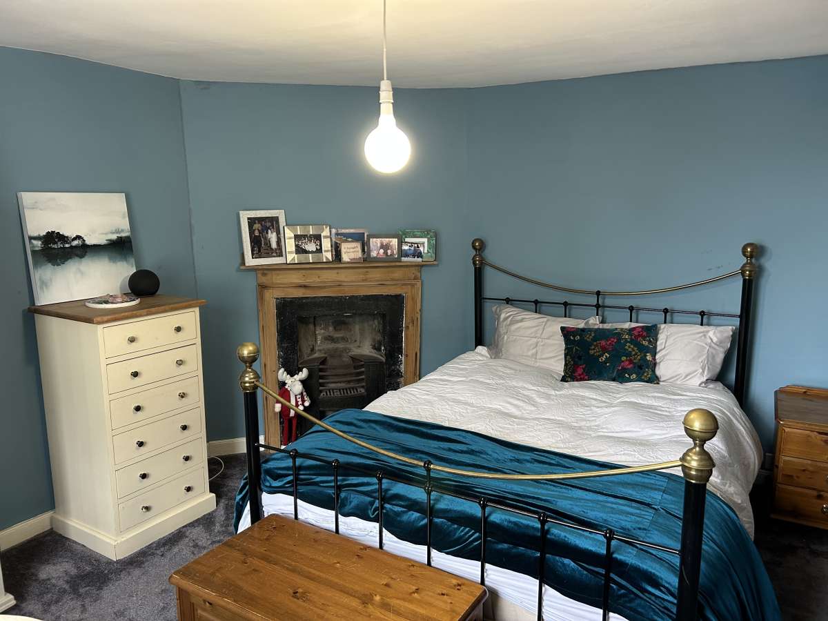 Retail/Shop in Kingsbridge - photo 2