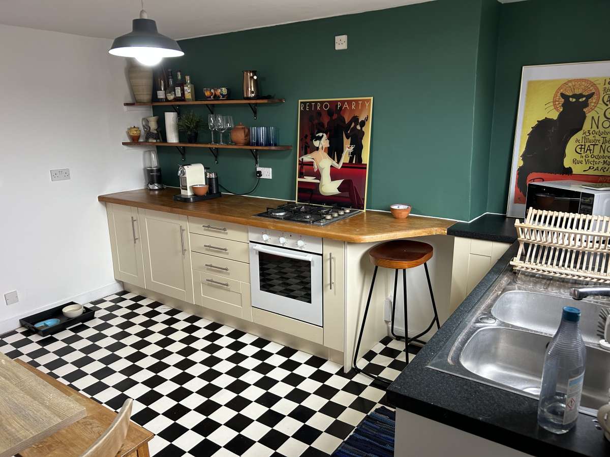 Retail/Shop in Kingsbridge - photo 4