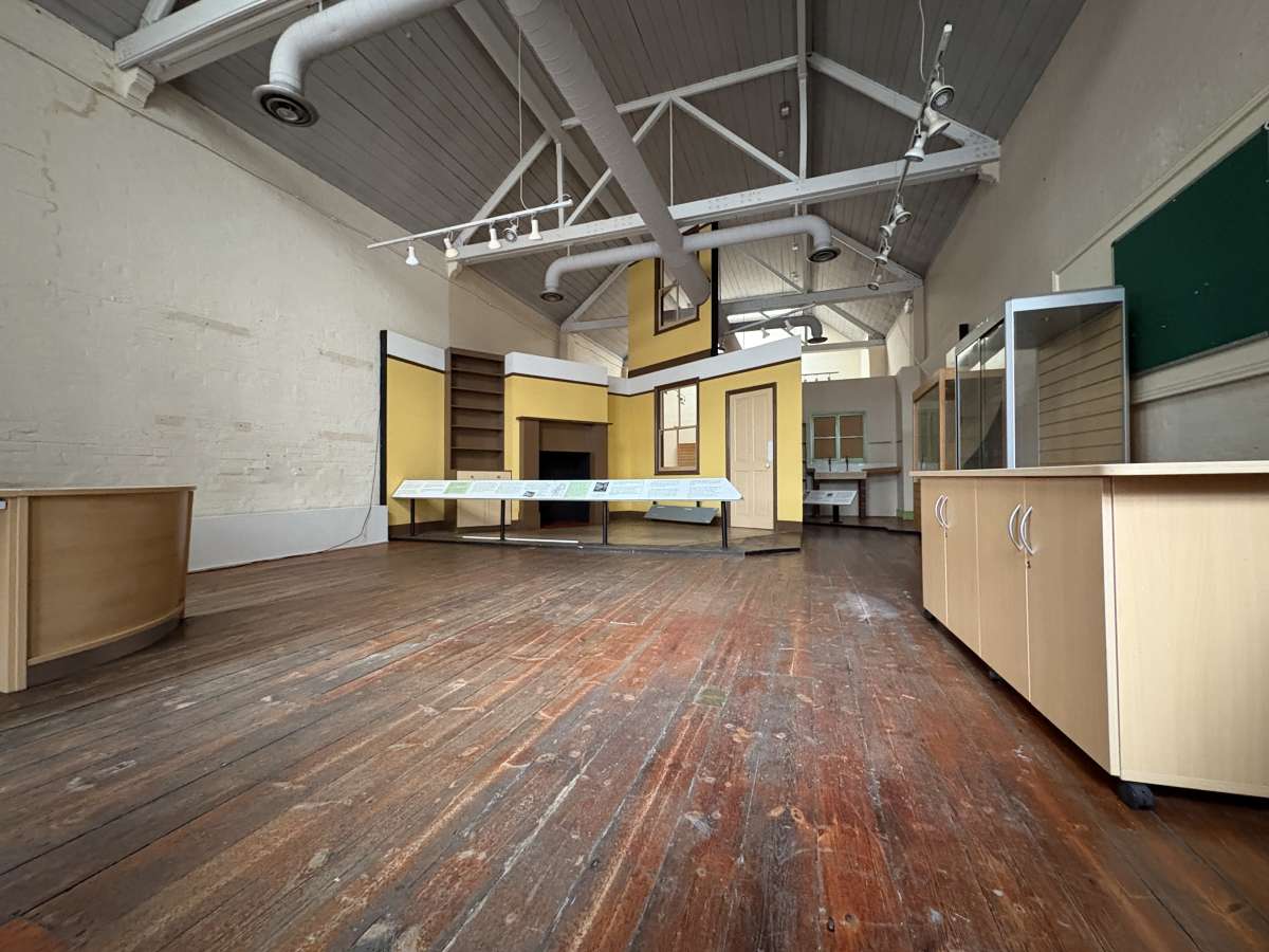 Retail/Shop in Eastleigh - photo 2