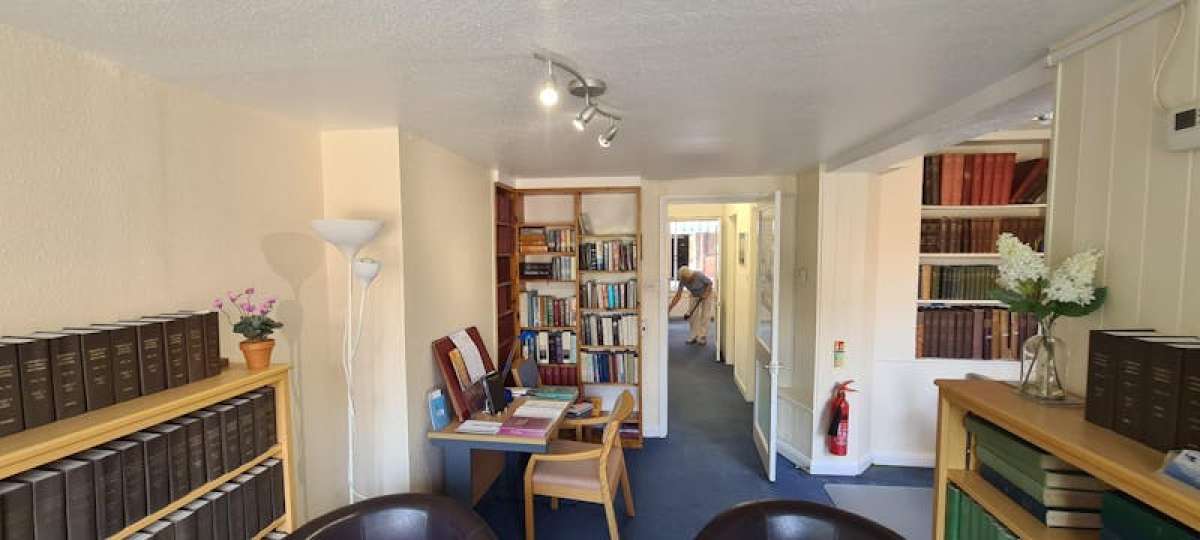 Retail/Shop in Weybridge - photo 3