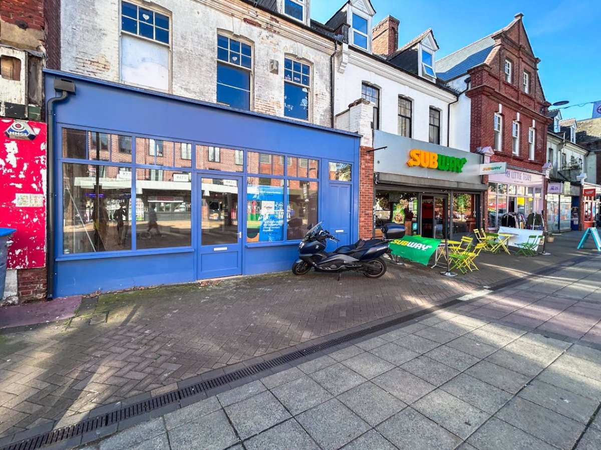Retail/Shop in Bournemouth - photo 4