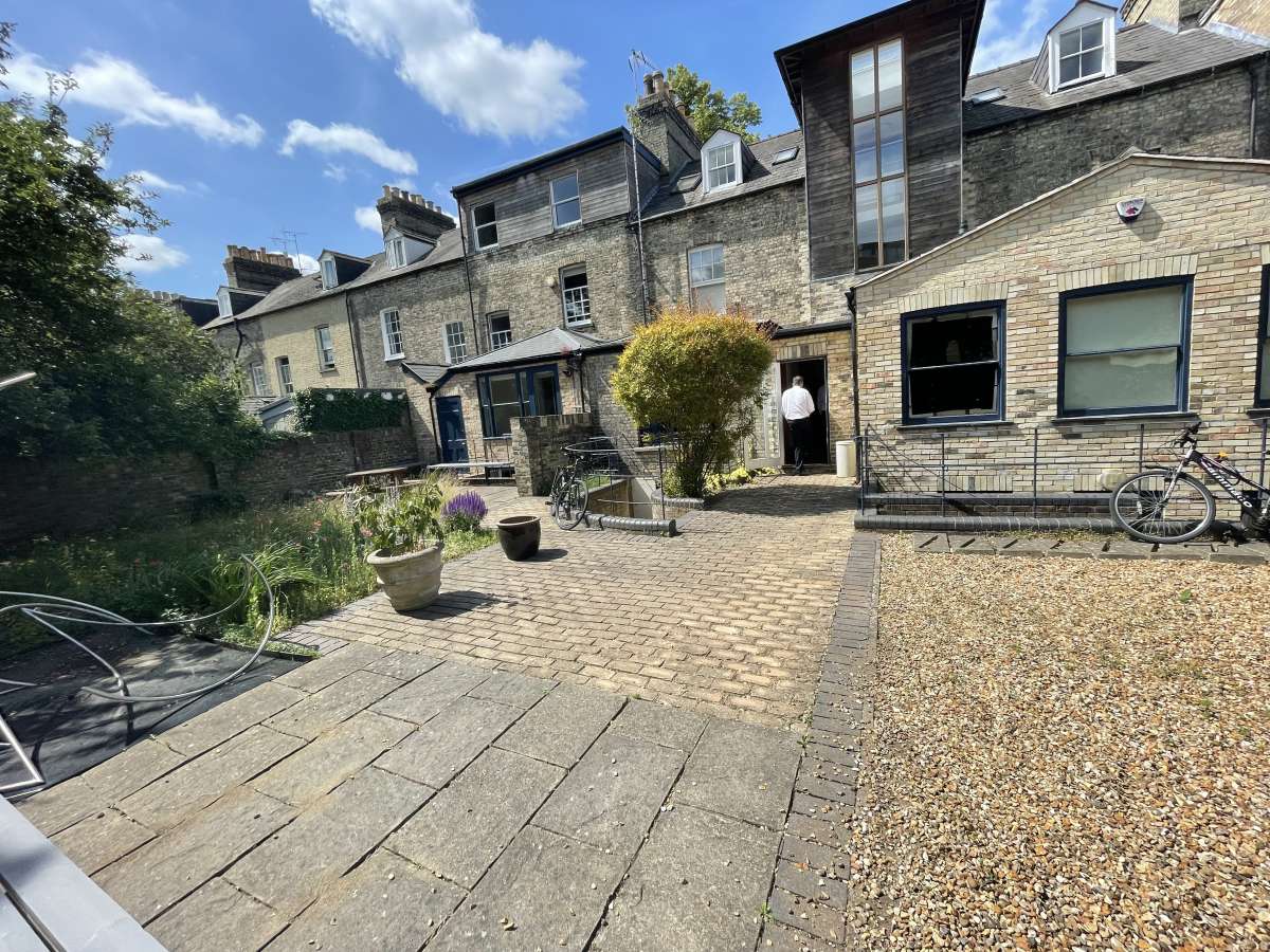 Retail/Shop in Cambridge - photo 2