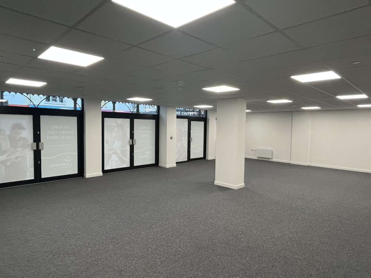 Retail/Shop in Eastleigh - photo 3