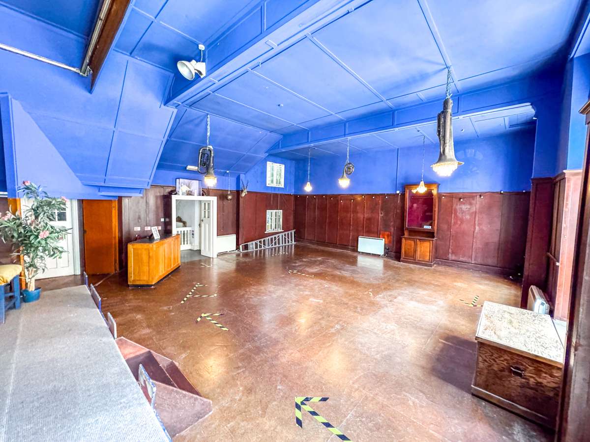 Retail/Shop in Falmouth - photo 2