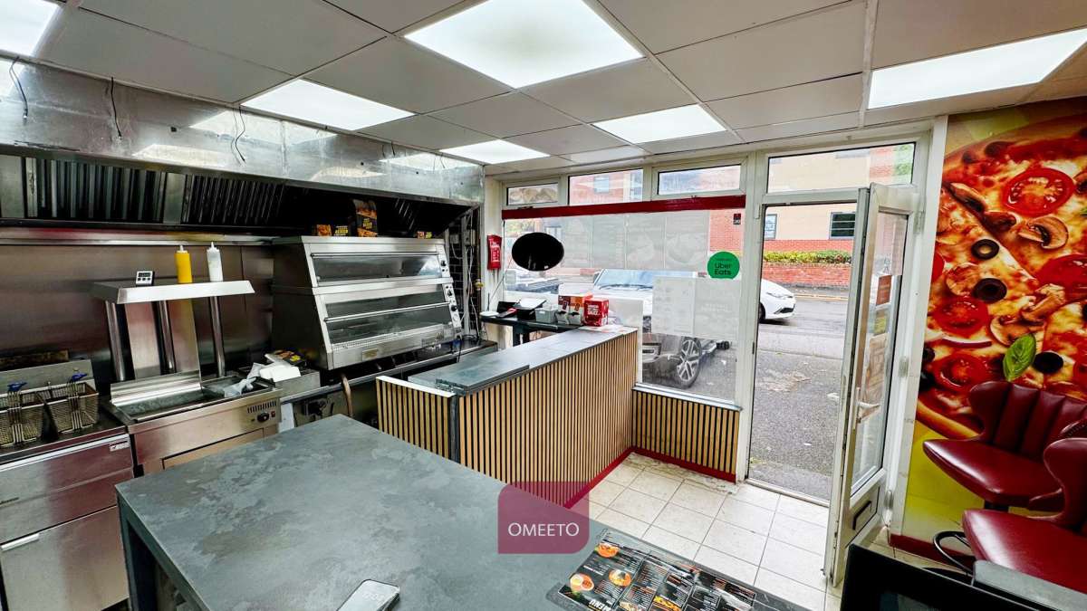 Retail/Shop in Burton On Trent - photo 2