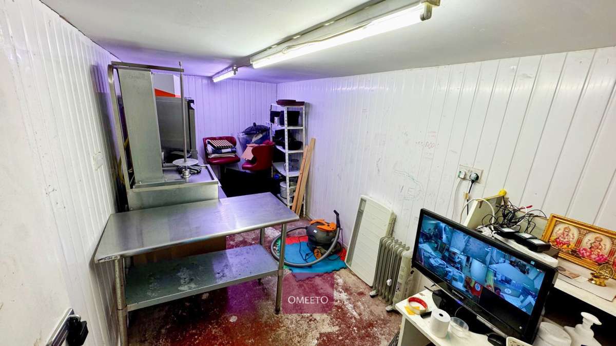 Retail/Shop in Burton On Trent - photo 4