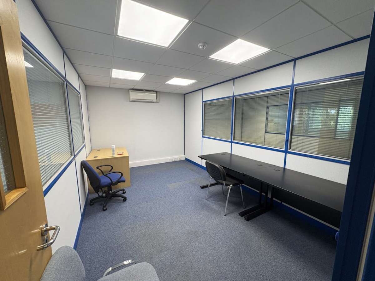 Retail/Shop in Southampton - photo 3