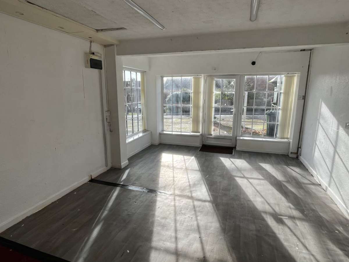 Retail/Shop in Winchester - photo 2
