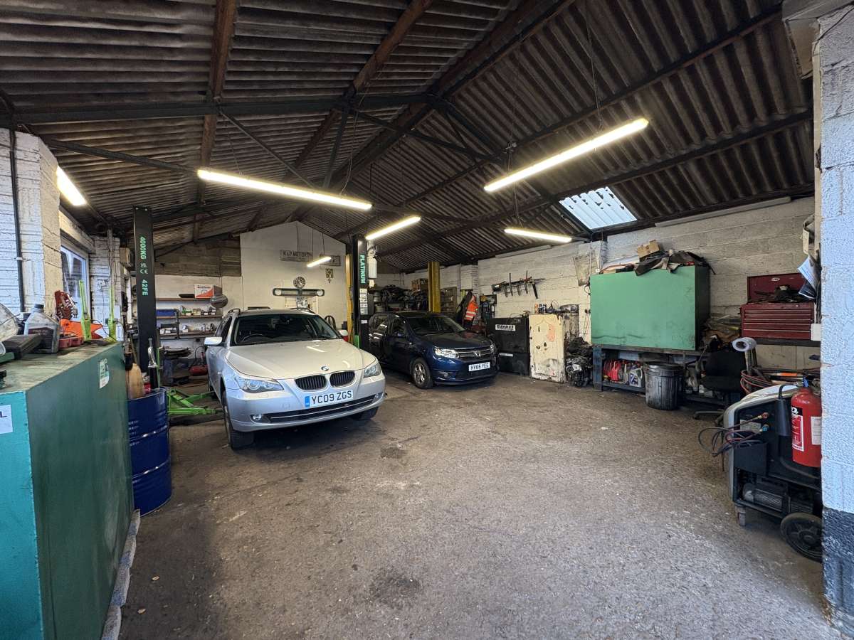 Retail/Shop in Ashurst - photo 2