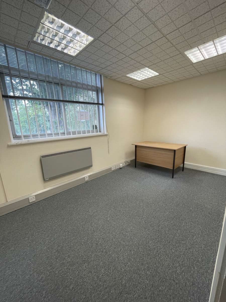 Retail/Shop in Haverhill - photo 2