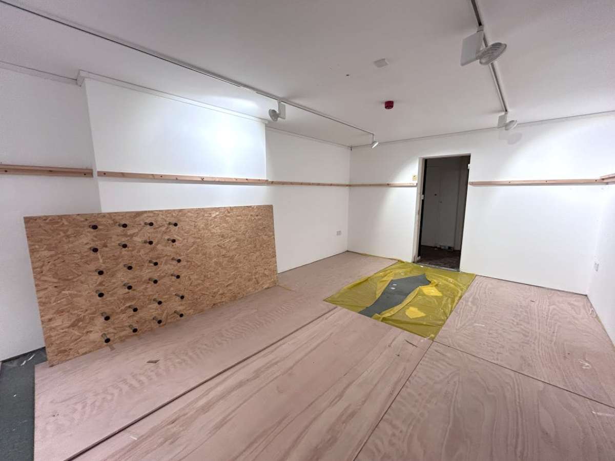 Retail/Shop in Bournemouth - photo 3