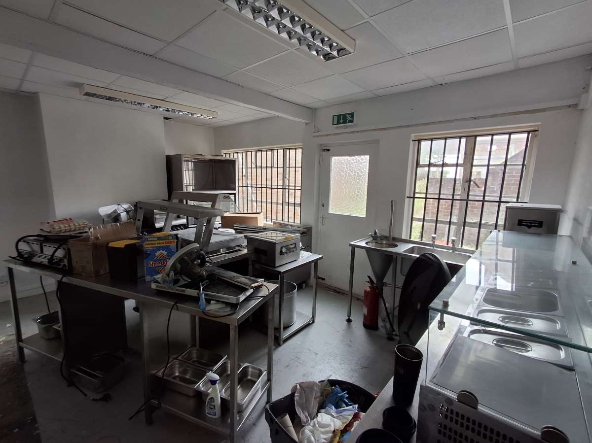 Retail/Shop in Hove - photo 2