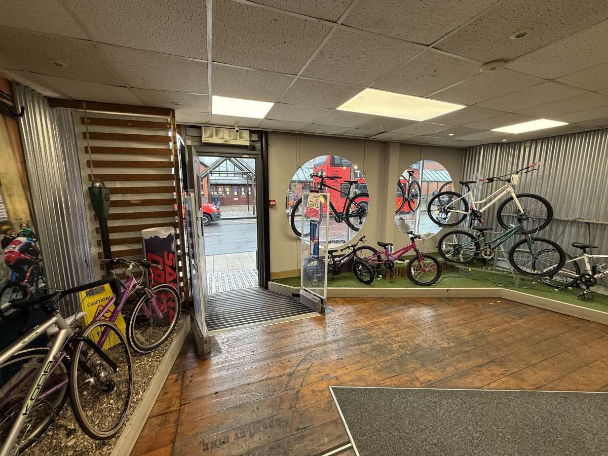 Retail/Shop in Bromley - photo 2