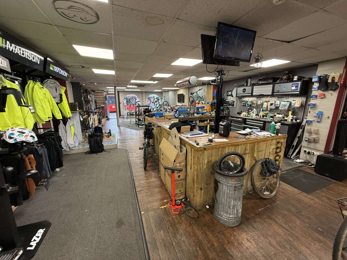 Retail/Shop in Bromley - photo 3