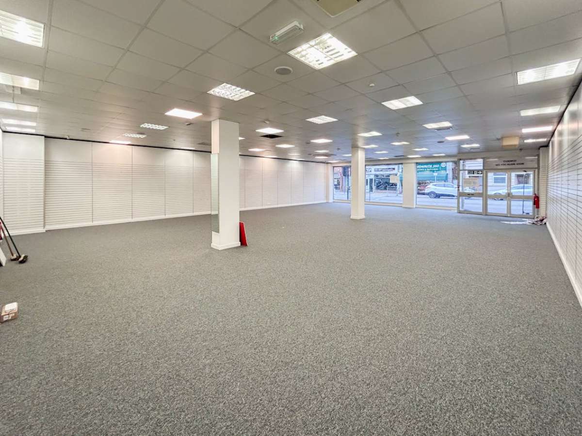 Retail/Shop in Bournemouth - photo 3