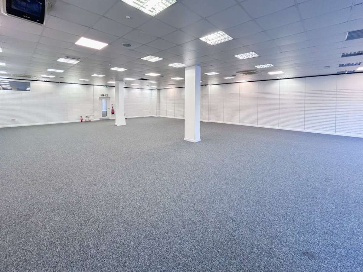 Retail/Shop in Bournemouth - photo 4