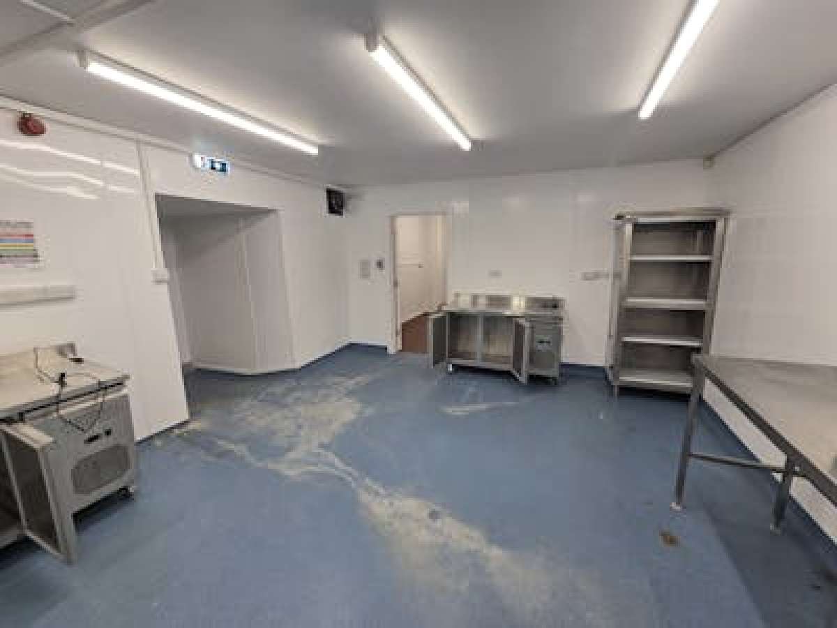 Retail/Shop in Southampton - photo 3