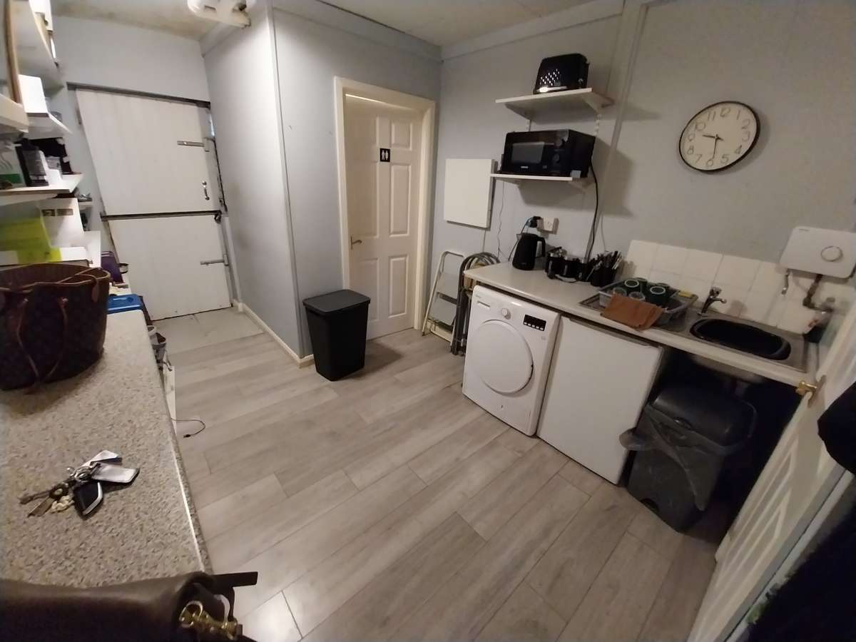 Retail/Shop in Lincoln - photo 4