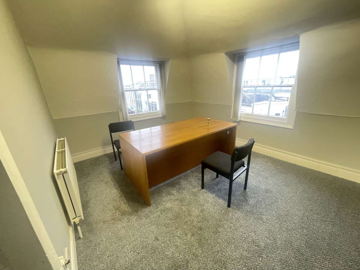 Retail/Shop in Cheltenham - photo 3