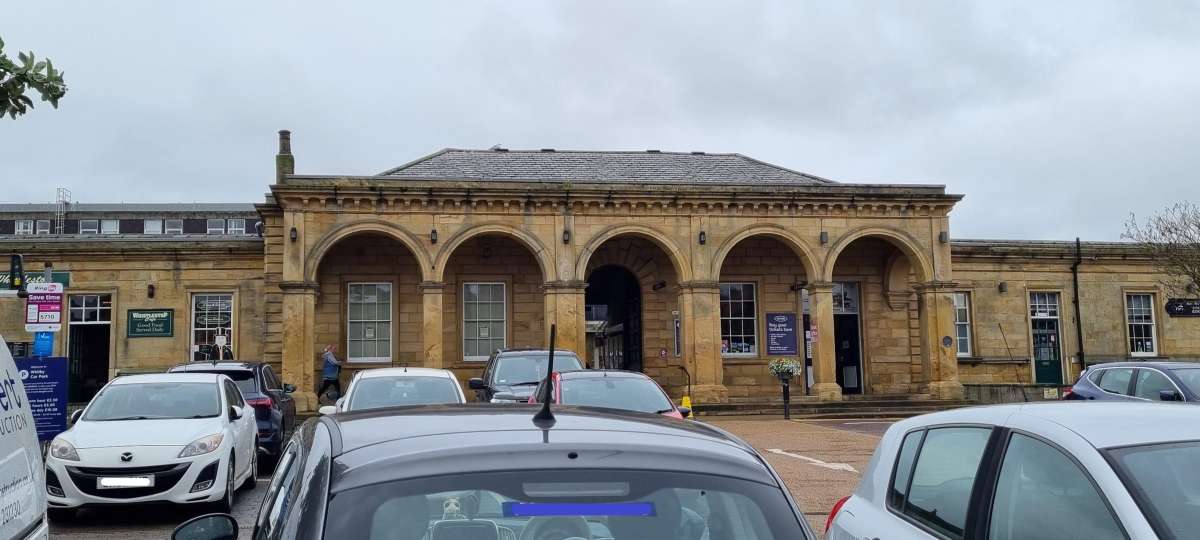 Retail/Shop in Whitby - photo 3