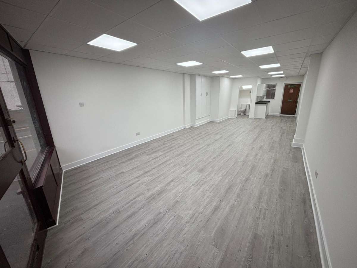 Retail/Shop in Anstey - photo 2