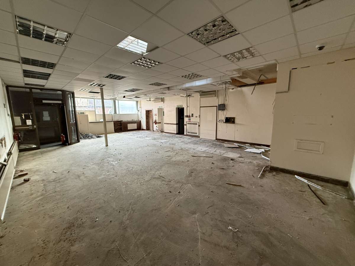 Retail/Shop in Hinckley - photo 2