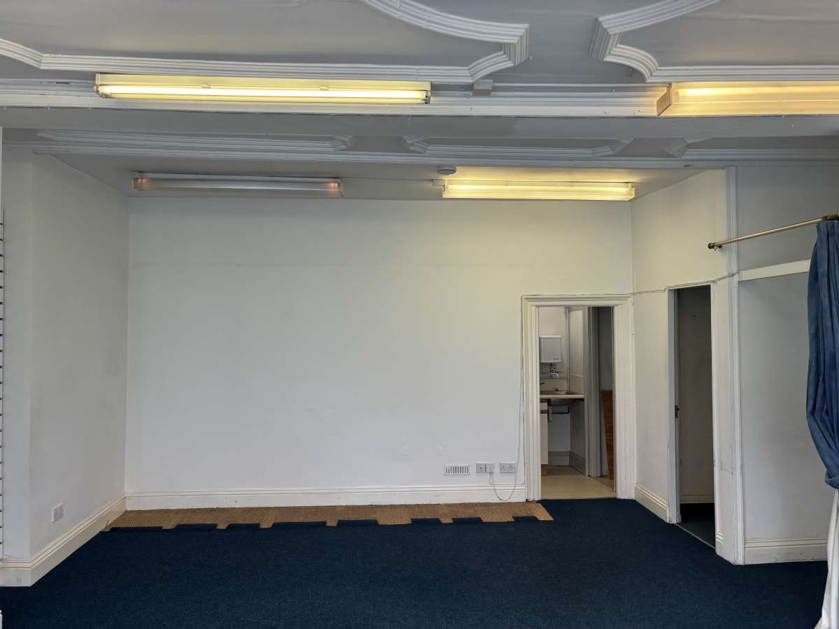 Retail/Shop in Warminster - photo 4