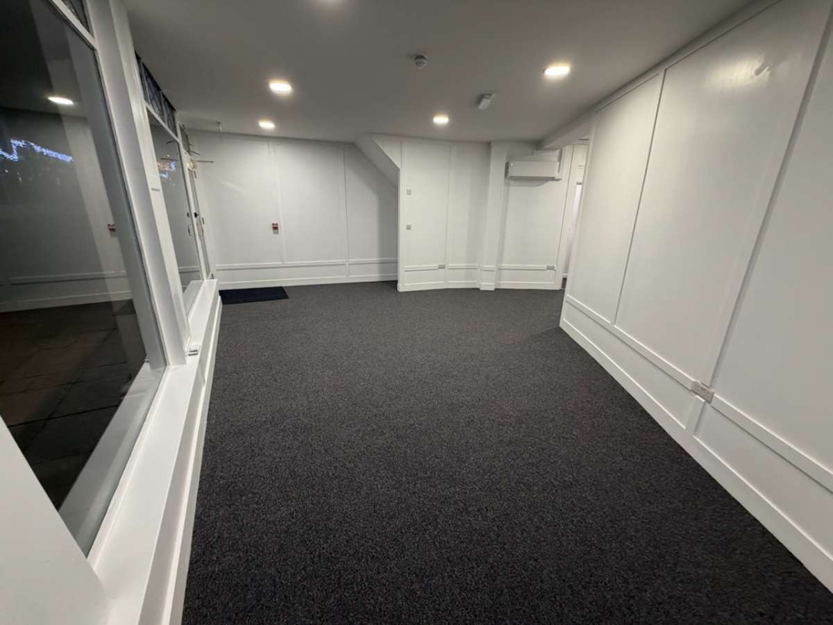 Retail/Shop in Hinckley - photo 3